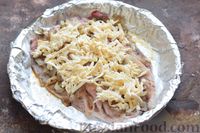 Фото приготовления рецепта: Скумбрия, запечённая с отварным картофелем, грибами и сыром - шаг №11