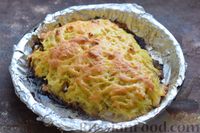Фото приготовления рецепта: Скумбрия, запечённая с отварным картофелем, грибами и сыром - шаг №15