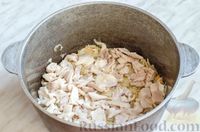 Фото приготовления рецепта: Солянка "Орловская" с квашеной капустой, курицей, оливками и опятами - шаг №14