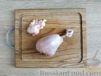 Фото приготовления рецепта: Куриные голени, запечённые в беконе - шаг №4