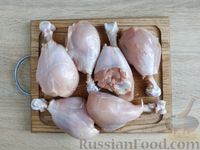Фото приготовления рецепта: Куриные голени, запечённые в беконе - шаг №5