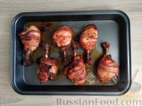 Фото приготовления рецепта: Куриные голени, запечённые в беконе - шаг №11