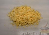 Фото приготовления рецепта: Картофельная запеканка с цветной капустой и сыром (на сковороде) - шаг №6