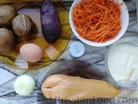 Фото приготовления рецепта: Слоёный салат с копчёной курицей, свёклой, картофелем и морковью по-корейски - шаг №5