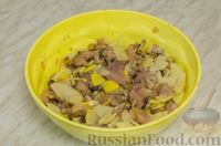 Фото приготовления рецепта: Дрожжевой пирог с индейкой, картошкой и грибами - шаг №18