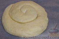 Фото приготовления рецепта: Дрожжевой пирог с индейкой, картошкой и грибами - шаг №24