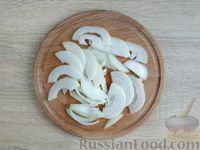 Фото приготовления рецепта: Маринованная скумбрия в масле, с луком - шаг №9