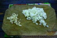 Фото приготовления рецепта: Куриное филе, запечённое в слоёном тесте с маслом, сыром и пряностями - шаг №11
