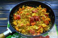 Фото приготовления рецепта: Булгур с курицей и овощами (на сковороде) - шаг №10