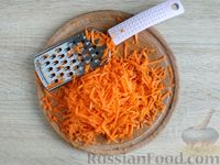Фото приготовления рецепта: Цветная капуста, тушенная с морковью и луком - шаг №7