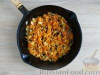 Фото приготовления рецепта: Цветная капуста, тушенная с морковью и луком - шаг №9