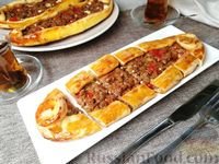 Фото приготовления рецепта: Пиде с фаршем, овощами и фетой (турецкая пицца) - шаг №25