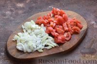 Фото приготовления рецепта: Спагетти с помидорами, луком и яйцом - шаг №3