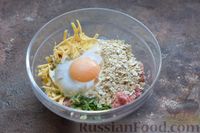 Фото приготовления рецепта: Макароны с тефтелями и сыром, запечённые в томатном соусе - шаг №4