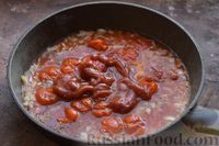 Фото приготовления рецепта: Макароны с тефтелями и сыром, запечённые в томатном соусе - шаг №11