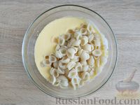 Фото приготовления рецепта: Сладкая запеканка из макарон с творогом и йогуртом - шаг №8