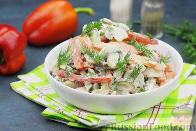 Как приготовить салат с шампиньонами и солеными огурцами?