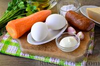 Фото приготовления рецепта: Салат с колбасой, морковью, сыром и яичными блинчиками - шаг №1