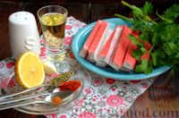 Фото приготовления рецепта: Салат с крабовыми палочками, петрушкой и пикантной заправкой - шаг №1