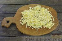 Фото приготовления рецепта: Слоёный салат с крабовыми палочками, шампиньонами, сыром и кукурузой - шаг №5