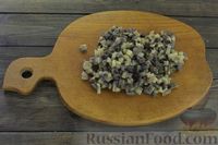 Фото приготовления рецепта: Слоёный салат с крабовыми палочками, шампиньонами, сыром и кукурузой - шаг №3