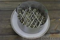 Фото приготовления рецепта: Слоёный салат с крабовыми палочками, шампиньонами, сыром и кукурузой - шаг №4