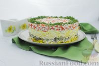 Фото приготовления рецепта: Слоёный салат с крабовыми палочками, шампиньонами, сыром и кукурузой - шаг №12