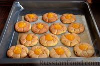 Фото приготовления рецепта: Песочное печенье с фисташками, цедрой и мандариновым кремом - шаг №18
