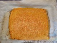Фото приготовления рецепта: Морковно-сырный рулет с куриным фаршем - шаг №10