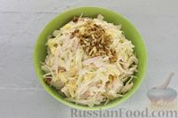 Фото приготовления рецепта: Салат с курицей, ветчиной, капустой и яичными блинчиками - шаг №12