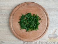 Фото приготовления рецепта: Салат из капусты с сырой свёклой и яблоком - шаг №4