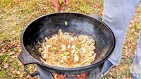 Фото приготовления рецепта: А-ля тайский суп с кинзой, рисом и грибами - шаг №1