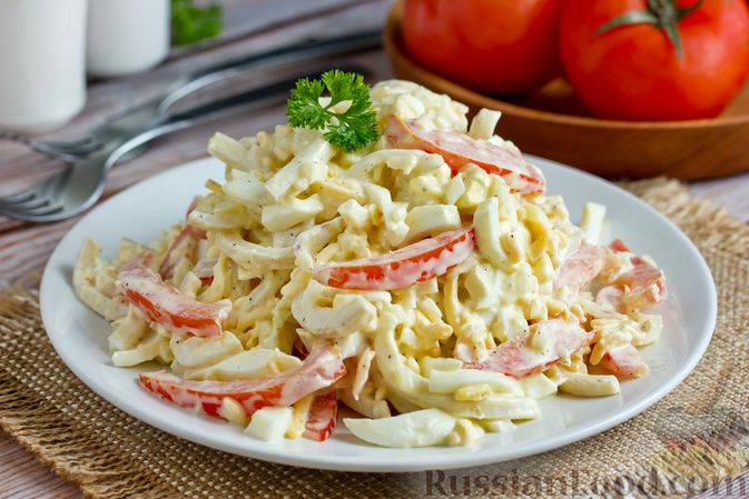 Салат с сырным рисом и кальмарами, рецепт приготовления