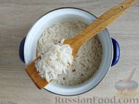 Фото приготовления рецепта: Рис с куриным фаршем и омлетом (на сковороде) - шаг №9