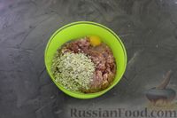 Фото приготовления рецепта: Мясные "гнёзда" с начинкой из куриного фарша, зелени и сыра (в духовке) - шаг №7