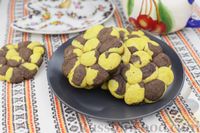 Фото к рецепту: Лимонно-шоколадное песочное печенье