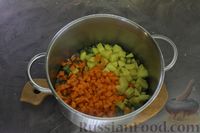 Фото приготовления рецепта: Сырные шарики с черносливом и орехами - шаг №2