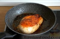 Фото приготовления рецепта: Салат "Цезарь" с курицей и помидорами - шаг №5