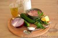 Фото приготовления рецепта: Салат с тунцом, огурцом и маринованным луком - шаг №1