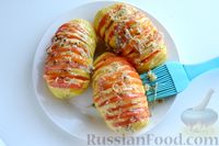 Фото приготовления рецепта: Картошка-гармошка, запечённая с помидорами и сыром - шаг №7