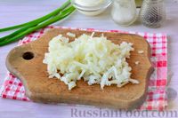 Фото приготовления рецепта: Слоёный салат с тунцом, картофелем, сыром и яйцами - шаг №8