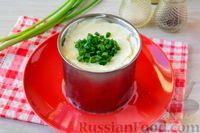 Фото приготовления рецепта: Слоёный салат с тунцом, картофелем, сыром и яйцами - шаг №16
