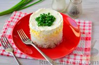 Фото приготовления рецепта: Слоёный салат с тунцом, картофелем, сыром и яйцами - шаг №17