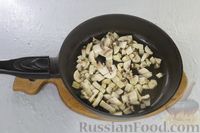 Фото приготовления рецепта: Сырный суп с шампиньонами и вермишелью - шаг №2