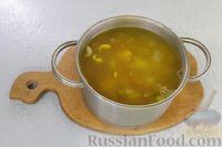 Фото приготовления рецепта: Сырный суп с шампиньонами и вермишелью - шаг №5