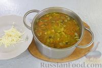 Фото приготовления рецепта: Сырный суп с шампиньонами и вермишелью - шаг №7