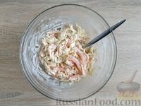 Фото приготовления рецепта: Салат из кальмаров с помидорами и сыром - шаг №15