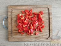 Фото приготовления рецепта: Салат из крабовых палочек, консервированной фасоли и сладкого перца - шаг №6