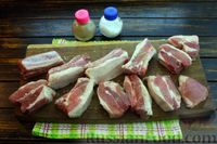 Фото приготовления рецепта: Свиные рёбрышки, запечённые в томатном соусе с вином - шаг №3