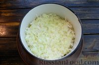 Фото приготовления рецепта: Слоёный салат с редькой, картофелем, морковью, яблоком и варёным яйцом - шаг №14